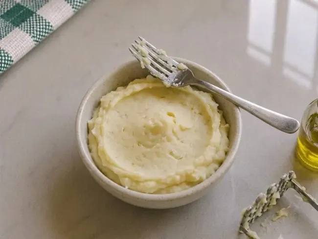 Prepare the Creamy Greek Yogurt Mashed Potatoes